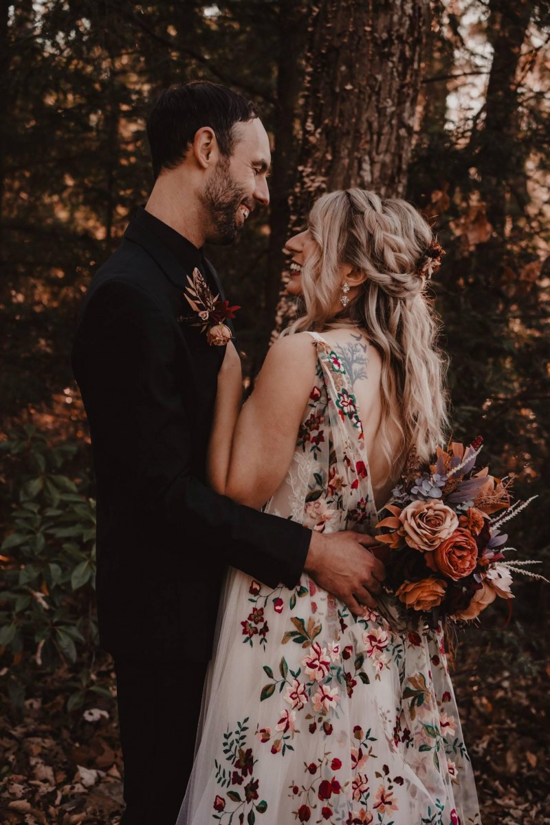 Burgundy and terracotta bridal bouquet with rich autumn tones and textured florals1365-1200.293040293