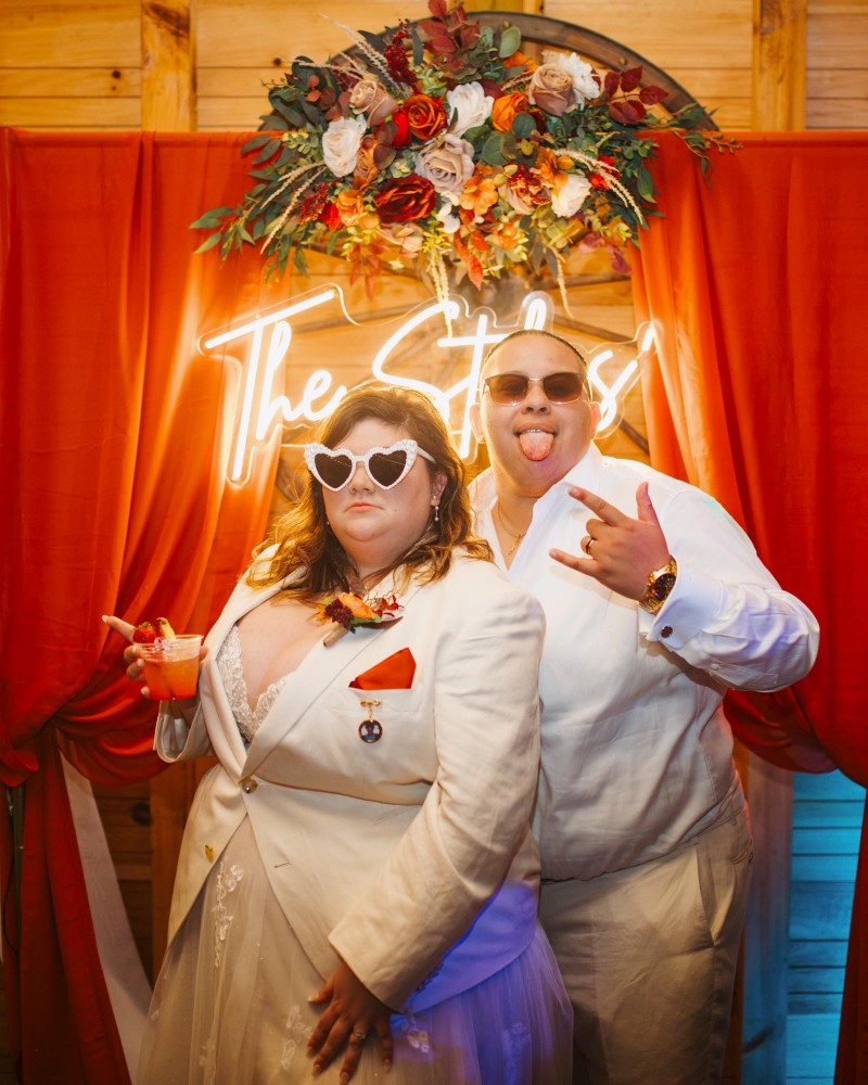 Groom boutonniere in burgundy and rust with cinnamon accents for an autumn wedding2400-1000