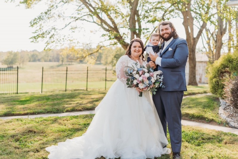 Dusty mauve and dusty blue wedding bouquet with soft white flowers for a romantic family wedding portrait3000-533.06666666667