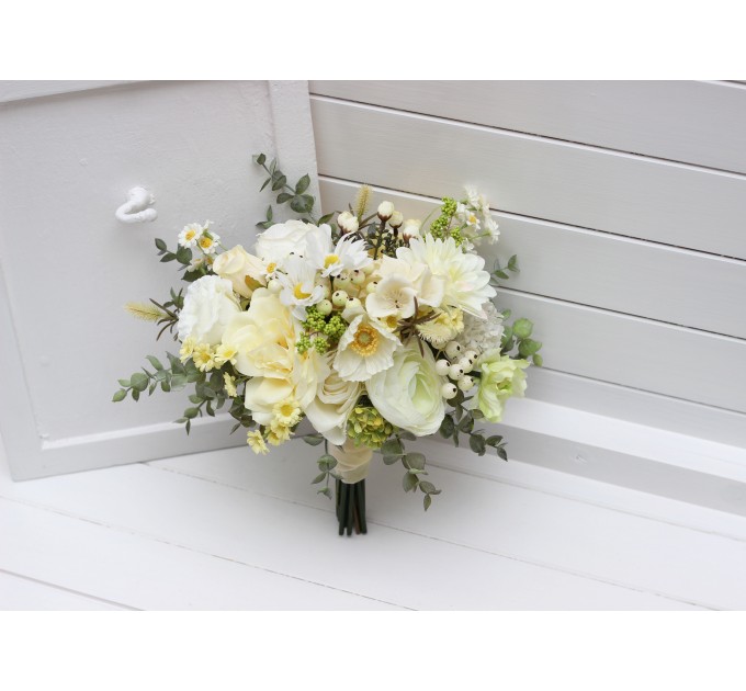 White and Yellow and Green Bouquets for Spring-Summer Weddings