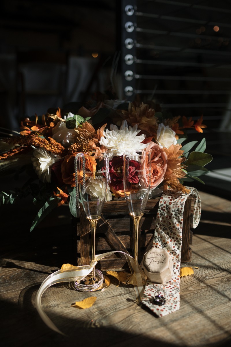 Rustic boho bouquet with pampas, orange dahlias, and burgundy roses3648-1200
