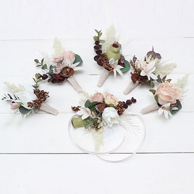 Boutonnieres, corsages Boutonnieres, corsages