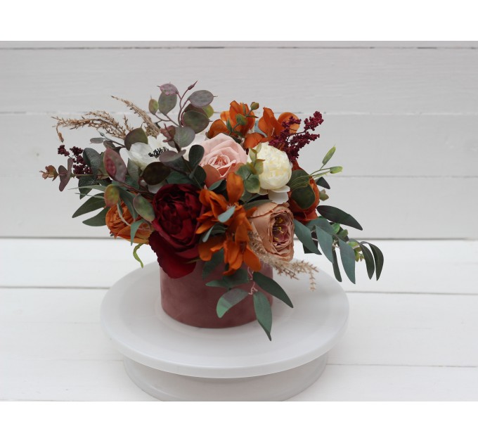 Burgundy rust ivory cinnamon centerpiece. Table decor. Flowers in box. 0039