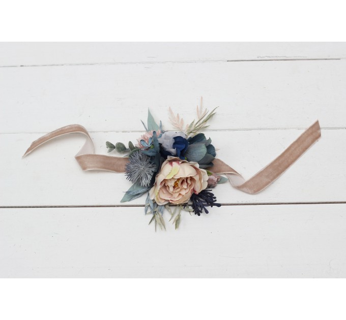  Wedding boutonnieres and wrist corsage  in dusty blue beige color theme. Flower accessories. 0506