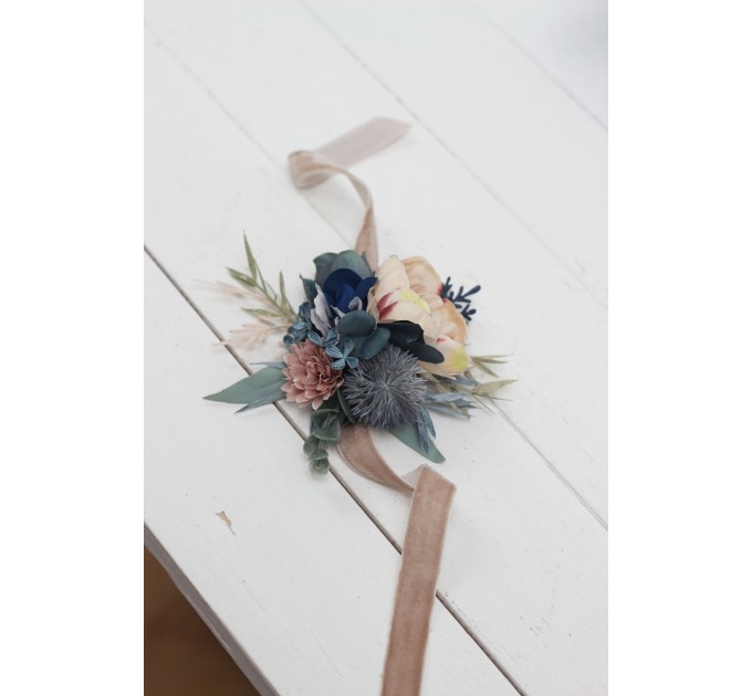  Wedding boutonnieres and wrist corsage  in dusty blue beige color theme. Flower accessories. 0506