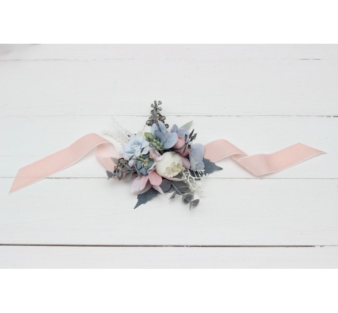 Wedding boutonnieres and wrist corsage in dusty blue blush pink white color scheme. Flower accessories. 0509