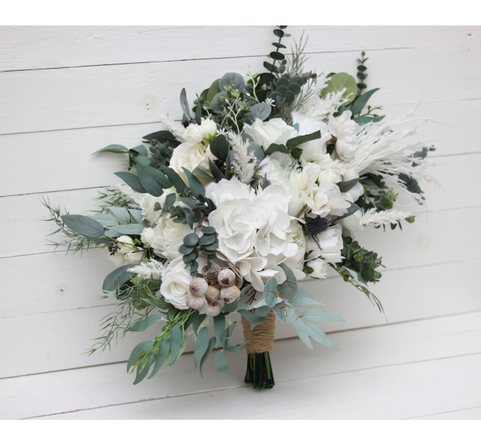 Wedding bouquets in whte colors. Bridal bouquet. Faux bouquet. Bridesmaid bouquet. White anemone bouquet. Classic wedding. 5013-1