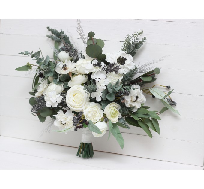 Wedding bouquets in whte colors. Bridal bouquet. Cascading bouquet. Faux bouquet. Bridesmaid bouquet. White anemone bouquet. Classic wedding. 5013