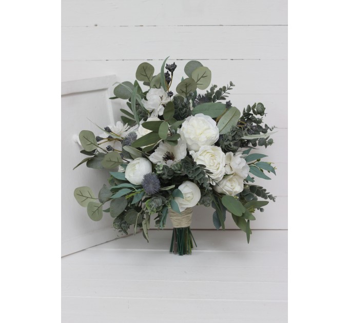 Wedding bouquets in whte colors. Bridal bouquet. Cascading bouquet. Faux bouquet. Bridesmaid bouquet. White anemone bouquet. Classic wedding. 5013-2