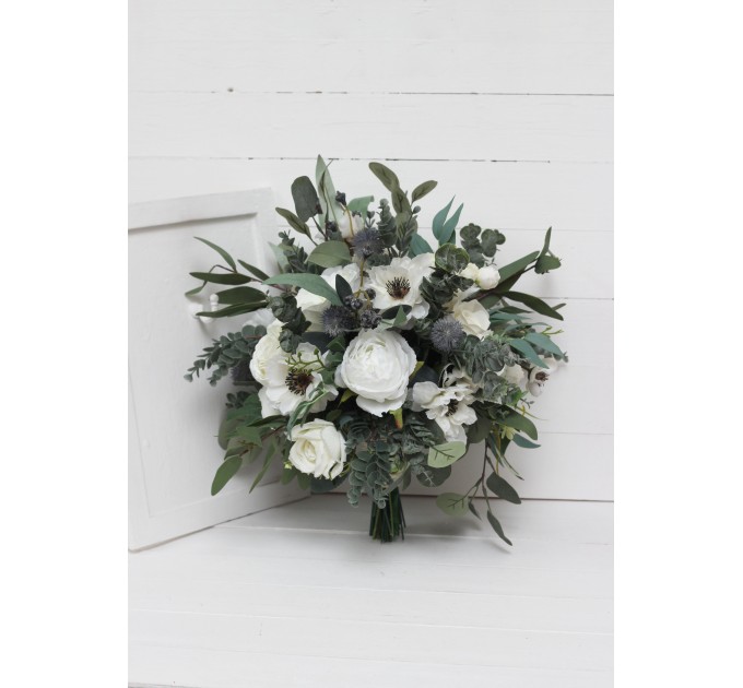 Wedding bouquets in whte colors. Bridal bouquet. Cascading bouquet. Faux bouquet. Bridesmaid bouquet. White anemone bouquet. Classic wedding. 5013-2