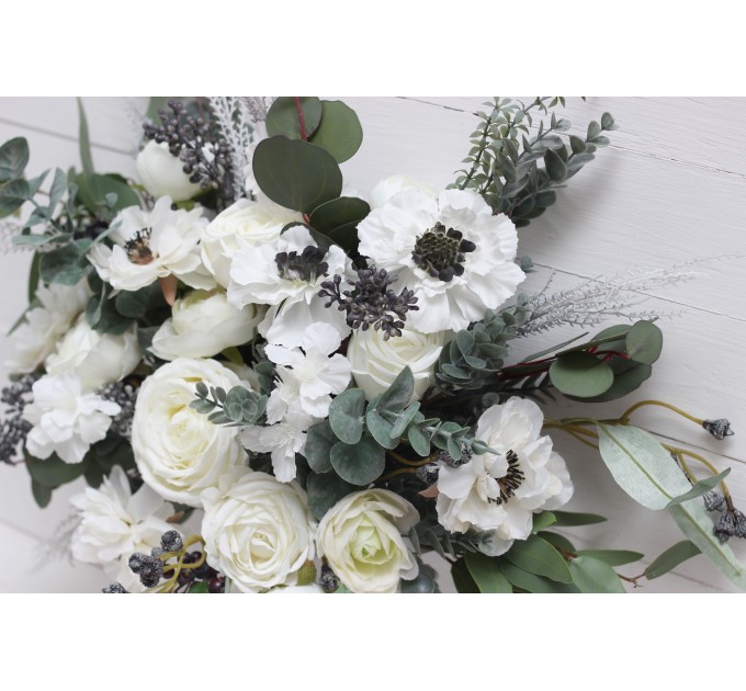 Wedding bouquets in whte colors. Bridal bouquet. Cascading bouquet. Faux bouquet. Bridesmaid bouquet. White anemone bouquet. Classic wedding. 5013