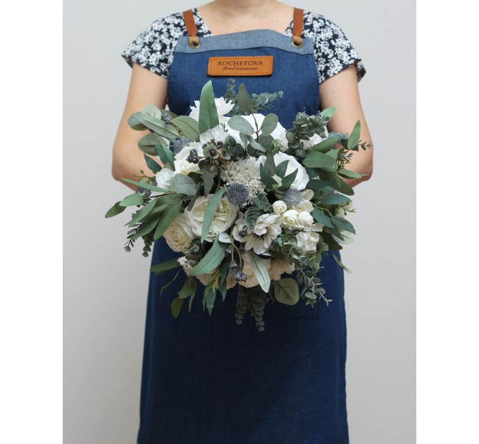 Wedding bouquets in whte colors. Bridal bouquet. Cascading bouquet. Faux bouquet. Bridesmaid bouquet. White anemone bouquet. Classic wedding. 5013-2
