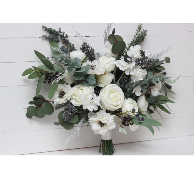 Wedding bouquets in whte colors. Bridal bouquet. Cascading bouquet. Faux bouquet. Bridesmaid bouquet. White anemone bouquet. Classic wedding. 5013