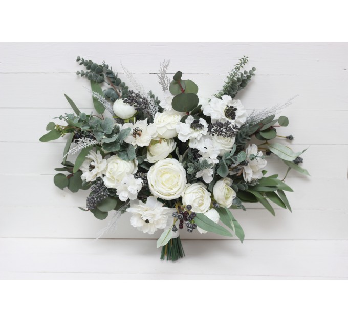 Wedding bouquets in whte colors. Bridal bouquet. Cascading bouquet. Faux bouquet. Bridesmaid bouquet. White anemone bouquet. Classic wedding. 5013