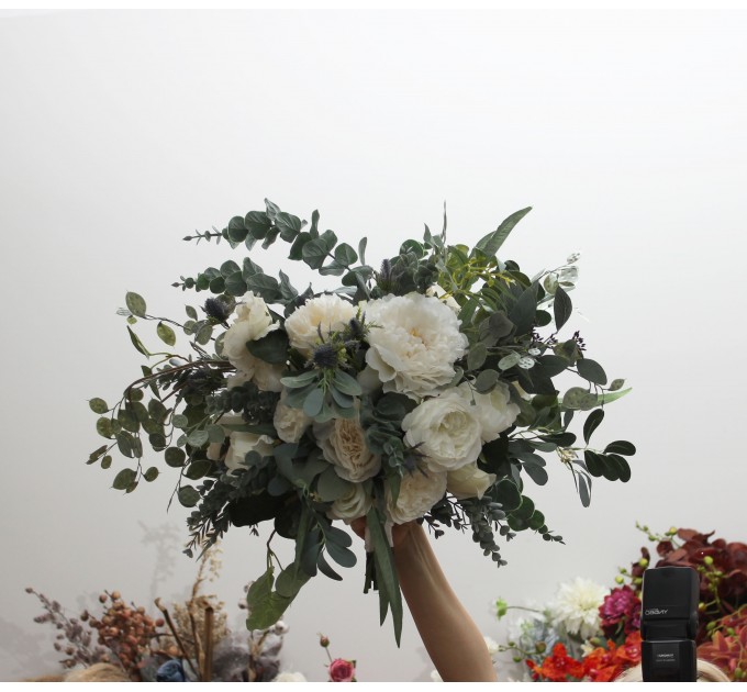Wedding bouquets in whte and ivory colors. Bridal bouquet. Faux bouquet. Bridesmaid bouquet. White anemone bouquet. Classic wedding. 5013-3