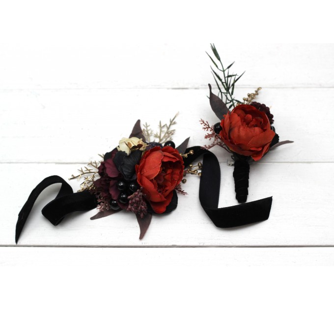 Wedding boutonniere and wrist corsage in Halloween color scheme. Flower accessories. 5014