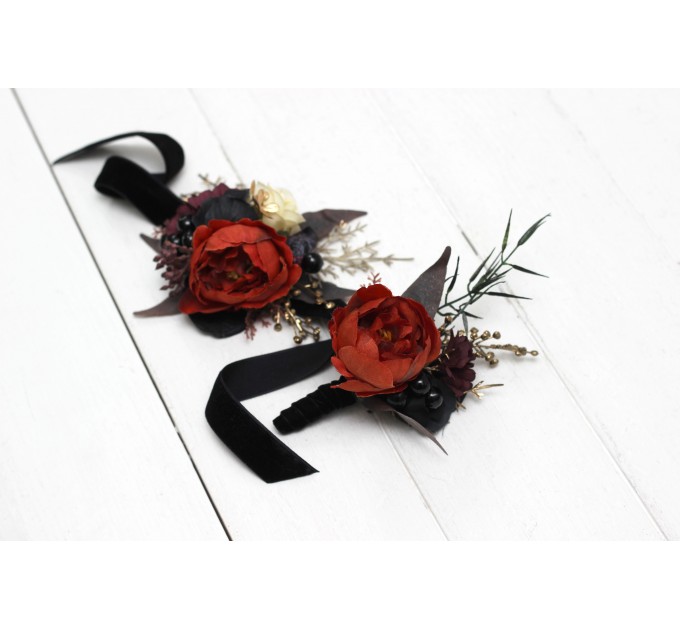 Wedding boutonniere and wrist corsage in Halloween color scheme. Flower accessories. 5014