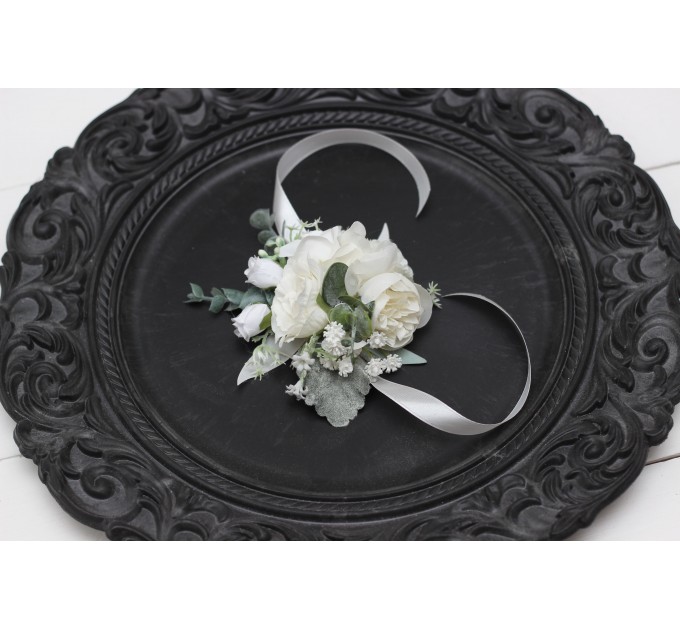  Wedding boutonnieres and wrist corsage  in white color scheme. Flower accessories. 5021