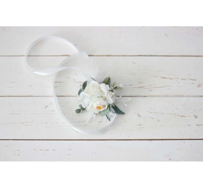  Wedding boutonnieres and wrist corsage  in white color scheme. Flower accessories. 5021