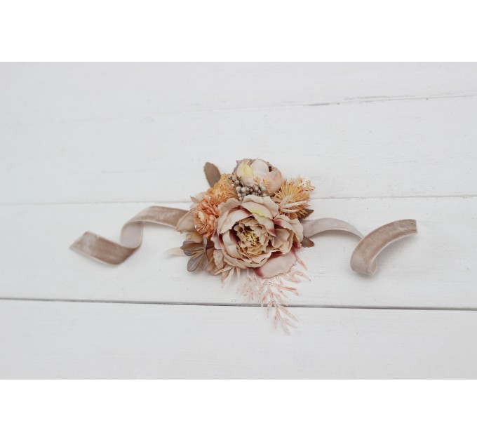  Wedding boutonnieres and wrist corsage  in beige pale orange color scheme. Flower accessories. 5045