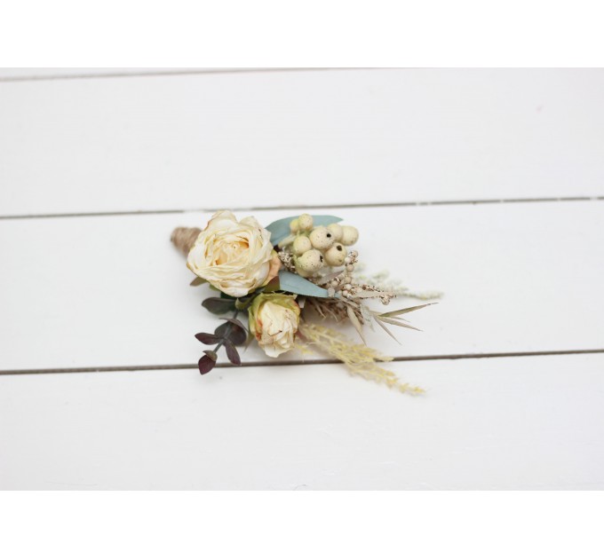 Wedding boutonnieres and wrist corsage in champagne ivory color scheme. Flower accessories. 5044