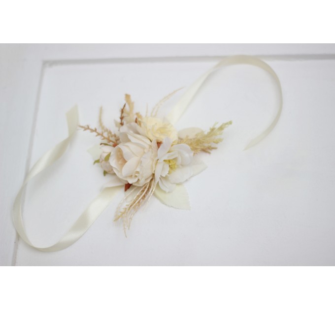  Wedding boutonnieres and wrist corsage  in champagne ivory cream color scheme. Flower accessories. 5049-2