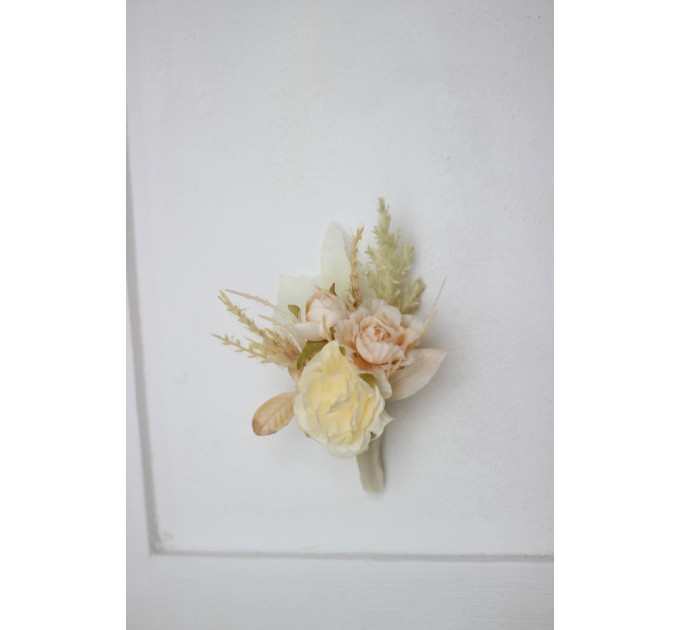  Wedding boutonnieres and wrist corsage  in champagne ivory cream color scheme. Flower accessories. 5049-2