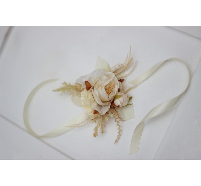  Wedding boutonnieres and wrist corsage  in champagne ivory cream color scheme. Flower accessories. 5049-2