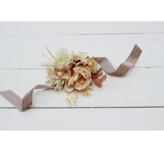  Wedding boutonnieres and wrist corsage  in ivory cream sand  color scheme. Flower accessories. 5049-3