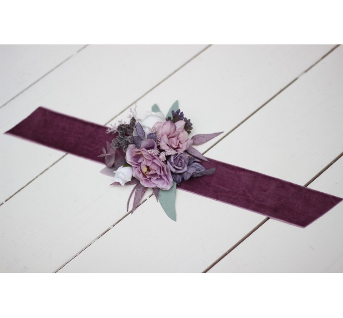  Wedding boutonnieres and wrist corsage  in lilac white mauve color scheme. Flower accessories. 5059-1