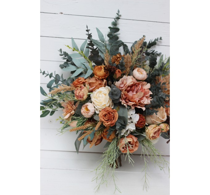 Wedding bouquets in orange rust peach colors. Bridal bouquet. Cascading bouquet. Faux bouquet. Bridesmaid bouquet. 0001