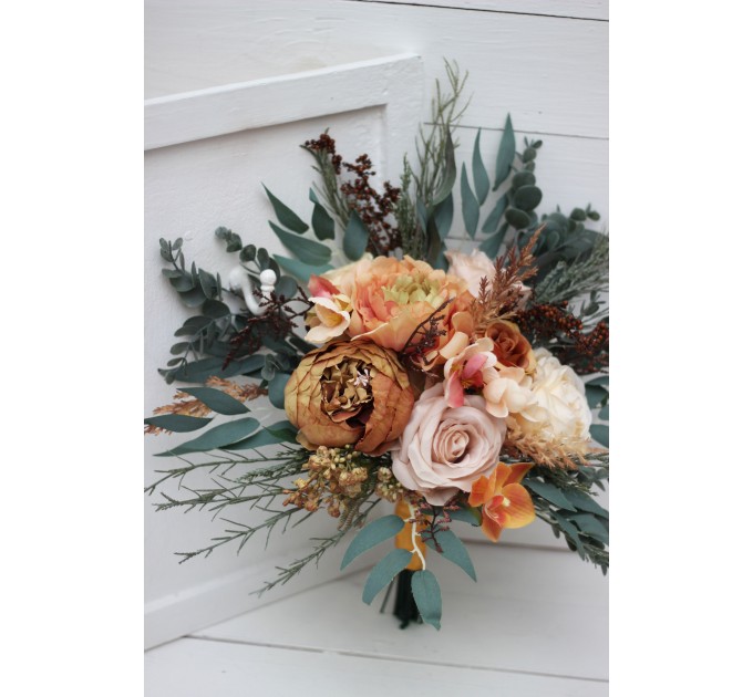 Wedding bouquets in orange rust peach colors. Bridal bouquet. Cascading bouquet. Faux bouquet. Bridesmaid bouquet. 0001