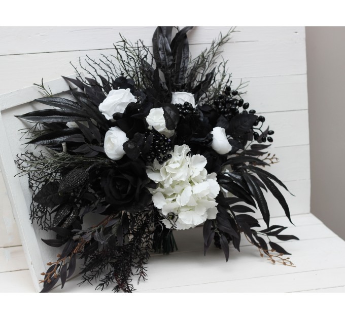 Halloween bouquets. Wedding bouquets in black and white colors. Bridal bouquet.  Faux bouquet. Bridesmaid bouquet. 5086