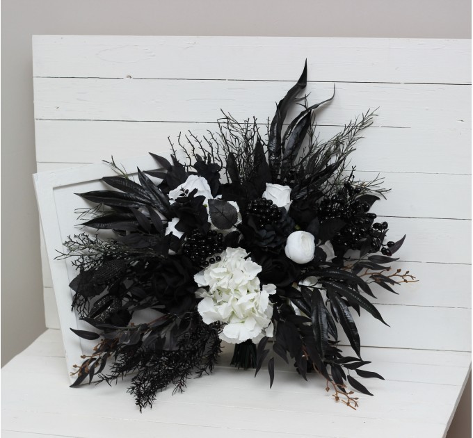 Halloween bouquets. Wedding bouquets in black and white colors. Bridal bouquet.  Faux bouquet. Bridesmaid bouquet. 5086