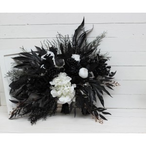 Halloween bouquets. Wedding bouquets in black and white colors. Bridal bouquet.  Faux bouquet. Bridesmaid bouquet.Gothic black wedding bouquet. 5086