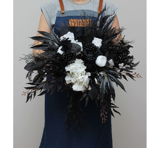 Halloween bouquets. Wedding bouquets in black and white colors. Bridal bouquet.  Faux bouquet. Bridesmaid bouquet. 5086