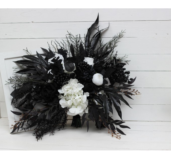 Halloween bouquets. Wedding bouquets in black and white colors. Bridal bouquet.  Faux bouquet. Bridesmaid bouquet. 5086