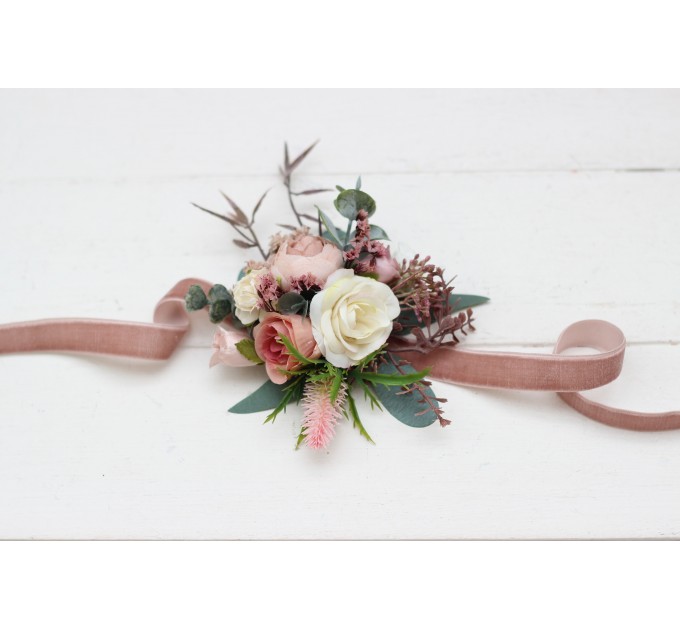 Wedding boutonnieres and wrist corsage in dusty rose cream blush pink color scheme. Flower accessories. 5122