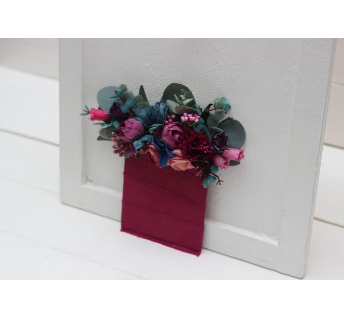 Pocket boutonniere in emerald green purple magenta teal color scheme. Jewl-tone wedding. Flower accessories. 5055