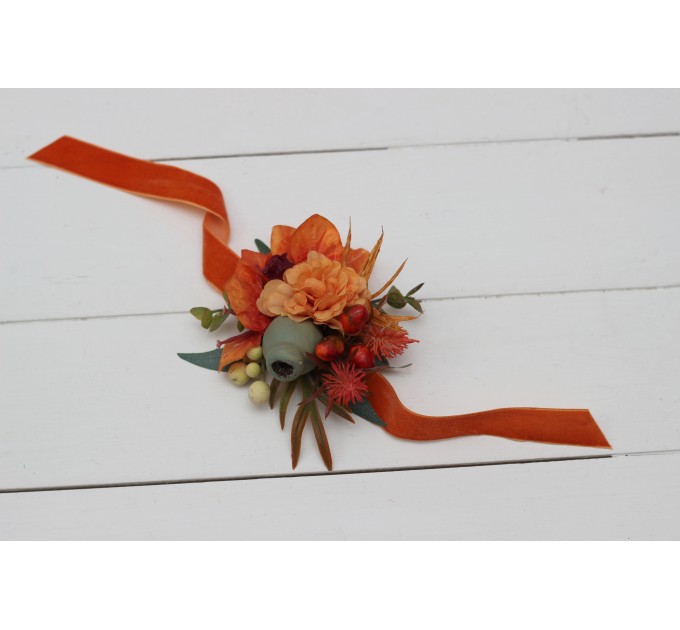 Wedding boutonnieres and wrist corsage in rust burgundy color scheme. Flower accessories. 5161