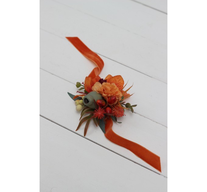Wedding boutonnieres and wrist corsage in rust burgundy color scheme. Flower accessories. 5161