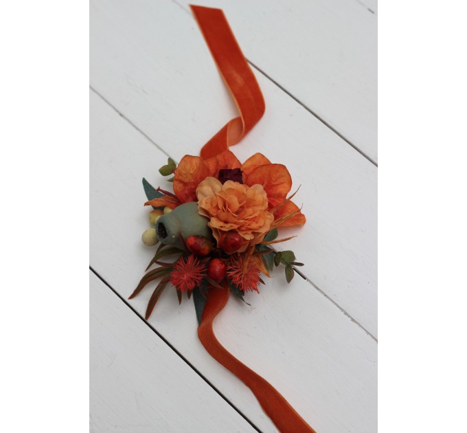 Wedding boutonnieres and wrist corsage in rust burgundy color scheme. Flower accessories. 5161