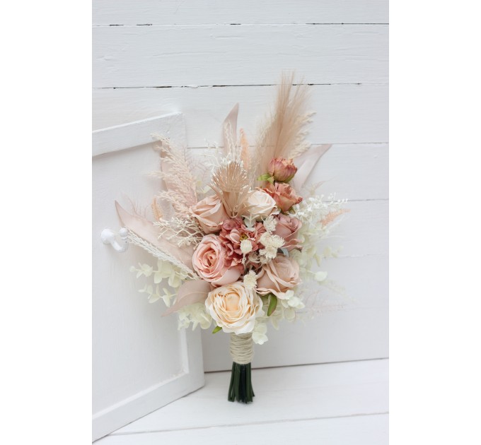 Pampas grass bouquet. Beige ivory blush pink flowers. Bridal bouquet. Faux bouquet .Fall wedding. Silk flowers. Boho wedding. Boho bouquet. Bridesmaid bouquet. 5143