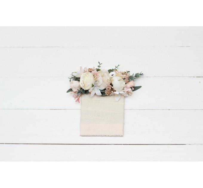 Pocket boutonniere in white cream blush pink color scheme. Flower accessories. 5199