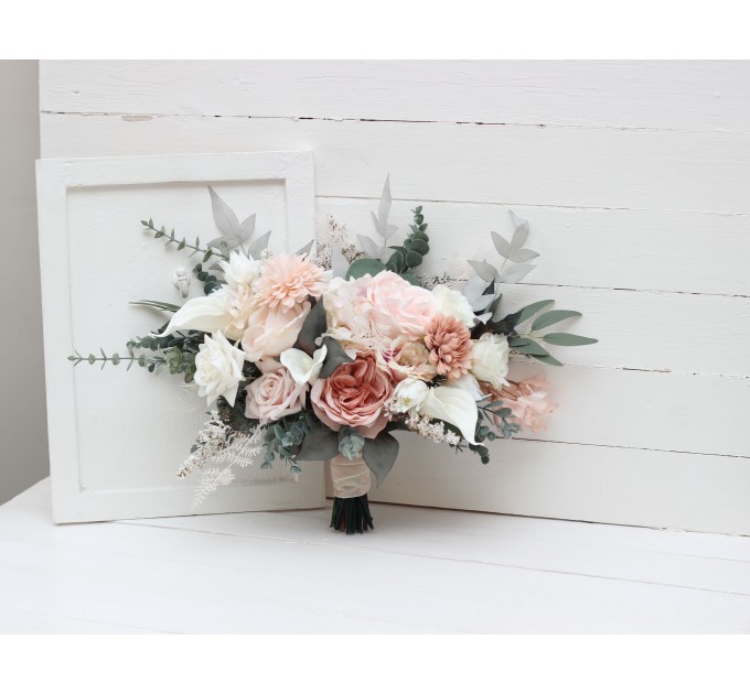 Wedding bouquets in white blush pink colors. Bridal bouquet. Fauxbouquet. Bridesmaid bouquet. 5204