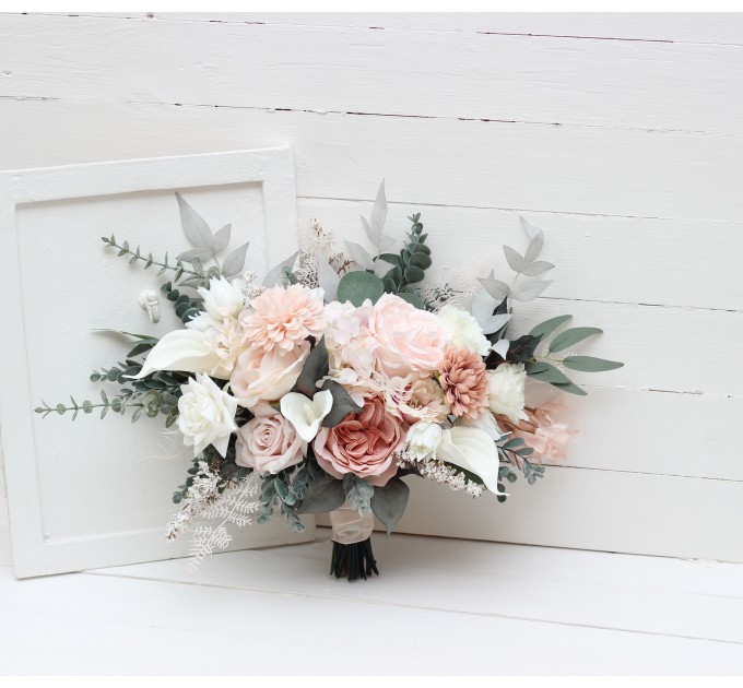 Wedding bouquets in white blush pink colors. Bridal bouquet. Fauxbouquet. Bridesmaid bouquet. 5204