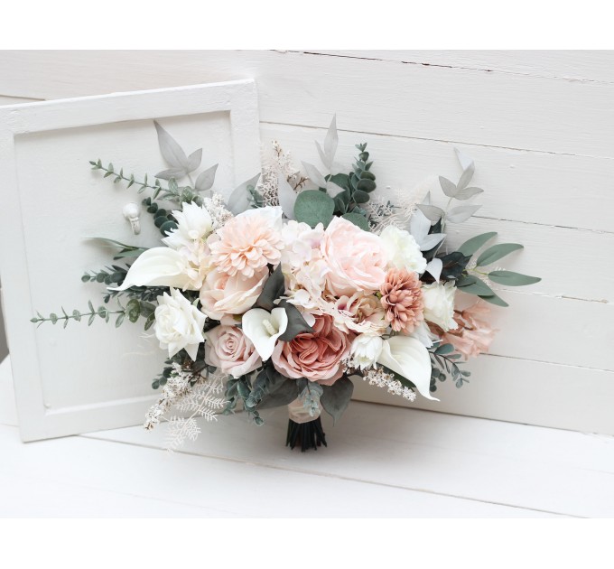 Wedding bouquets in white blush pink colors. Bridal bouquet. Fauxbouquet. Bridesmaid bouquet. 5204