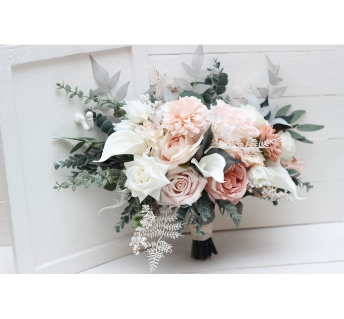 Wedding bouquets in white blush pink colors. Bridal bouquet. Fauxbouquet. Bridesmaid bouquet. 5204