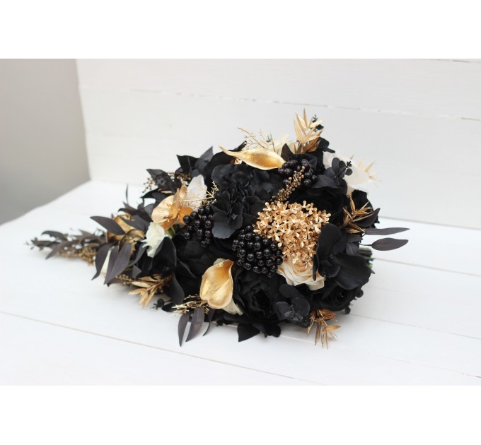 Ivory, Black, and Gold Wedding Bouquets – Gothic & Moody Bridal Designs