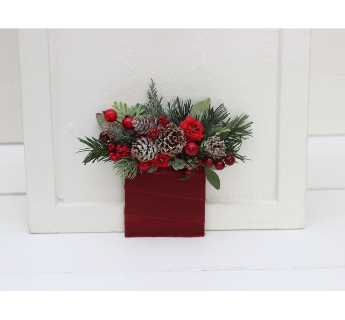 Red burgundy pocket boutonniere. Pine boutonniere. Winter wedding. Christmas wedding. Cone boutonniere. Flower accessories. Pocket flowers. Square flowers. 5244